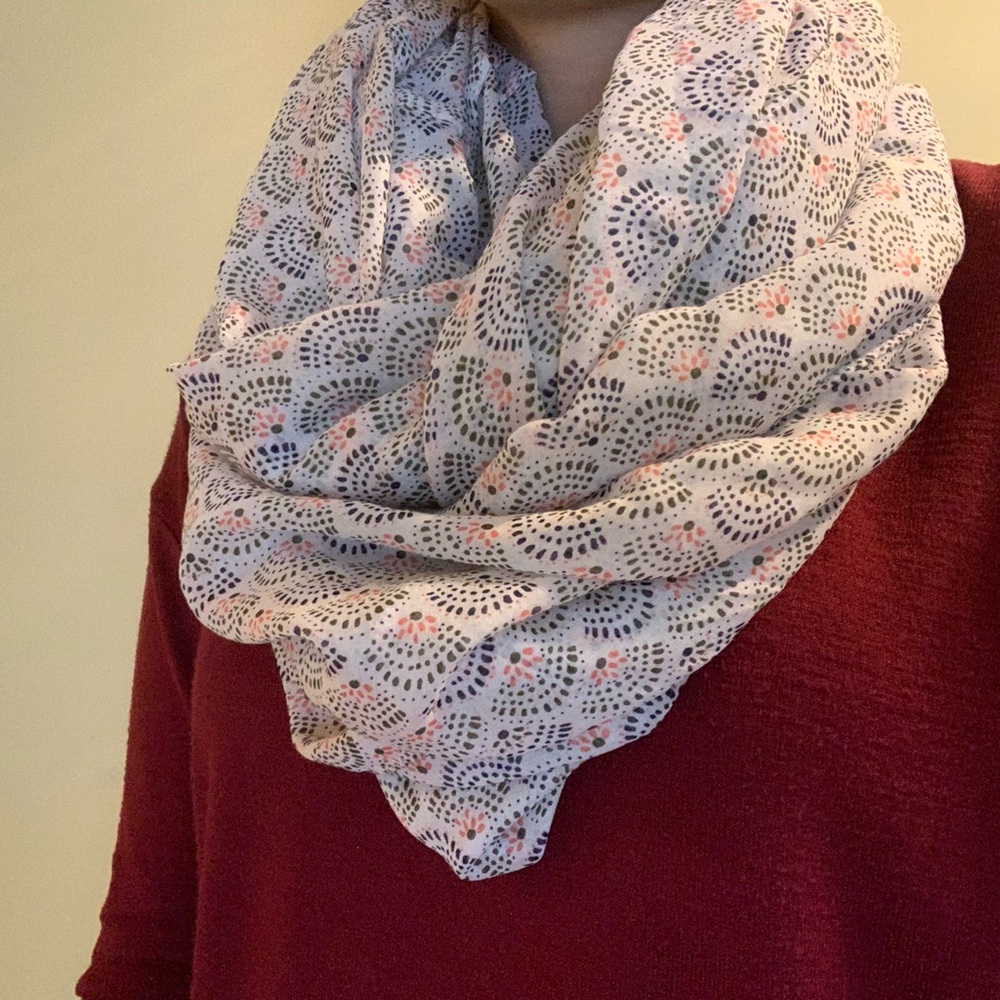 Infinite Scarf With Cute Abstract Shell Pattern - Picture 4 of 10